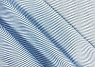 Trabaje la tela 100% de la camisa del poliéster 130GSM/las rayas azules hechas punto deformación casual de la tela