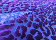 tela hacia fuera quemada poliéster del terciopelo de 220GSM el 94% para el estampado leopardo de la púrpura de la ropa