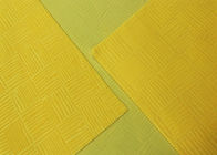 Tela micro grabada en relieve poliéster del terciopelo de la suavidad 210GSM 100% para la materia textil casera - amarillo