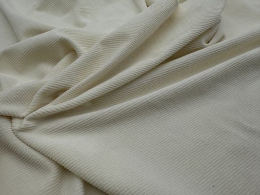 Experimente la comodidad y la durabilidad del tejido de terciopelo microelástico para su ropa