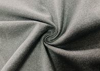 210GSM calientan la tela de punto polivinílica cepillada parte trasera 100% de la trama del poliéster para los grises brezos de la ropa
